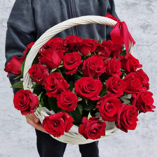 Корзина с розами 37шт