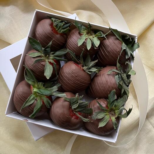 Клубника в бельгийском шоколаде Callebaut , 9 шт
