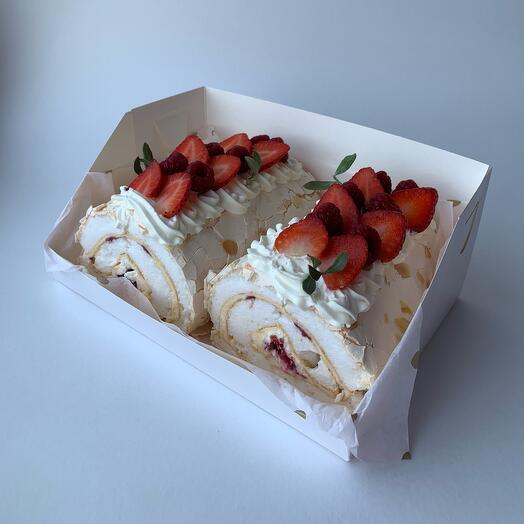 Меренговый рулет с ягодами