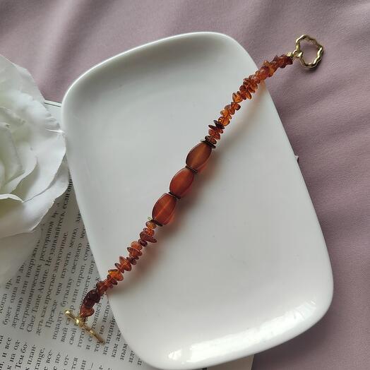 Браслет из янтаря и сердолика