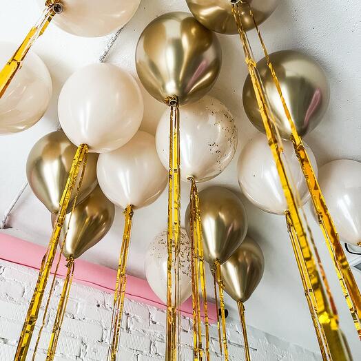 Globos bajo el techo con lluvia