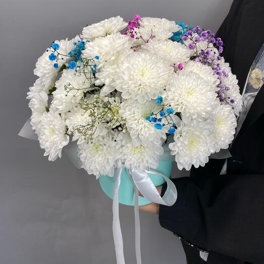 Средний бокс с хризантемой и гипсофилой