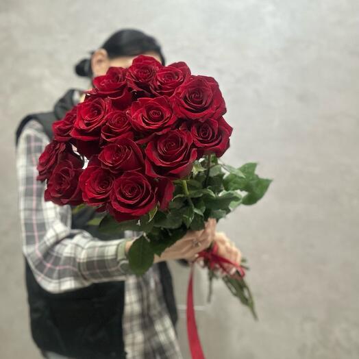 Букет из 15 красных роз ️️️️