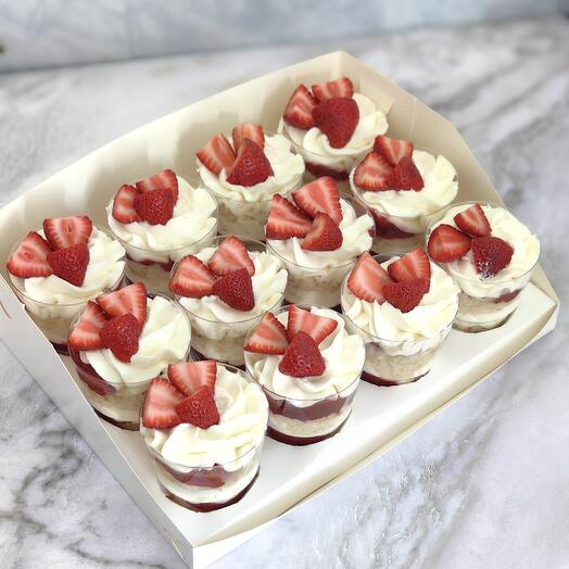 Трайфлы с клубникой, десерт в стаканчике, трайфлы на день рождения, для компании, подруге, на свадьбу, на день рождения