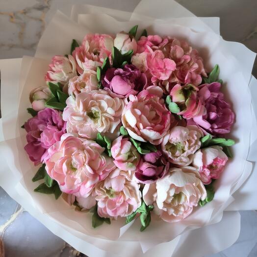 Букет пионов из зефира с гортензией