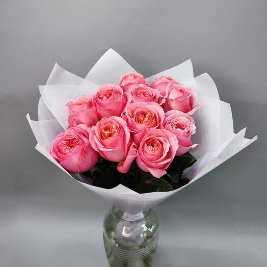 Очаровательный букет пионовидных розовых роз