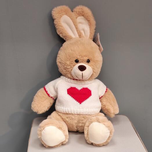 Коричневый заяц с сердцем