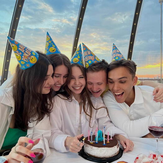 Подарочный сертификат «Аренда купольного дома на крыше 18 этаже» (1 час в период с 10:00 до 04:00, 2 человека)