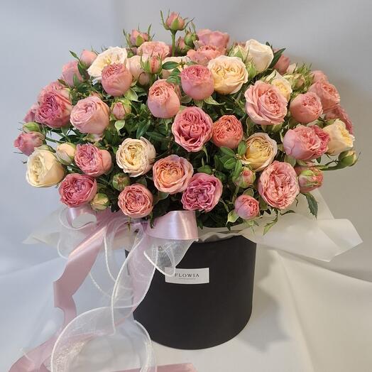 Кустовые пионовидные розочки в чёрной коробке