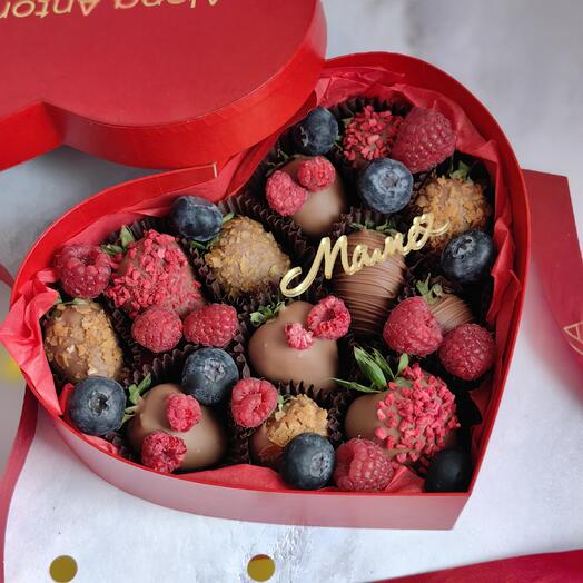 Клубника в шоколаде в коробке сердце, подарок маме на день мамы, клубника в сердце, подарок любимой