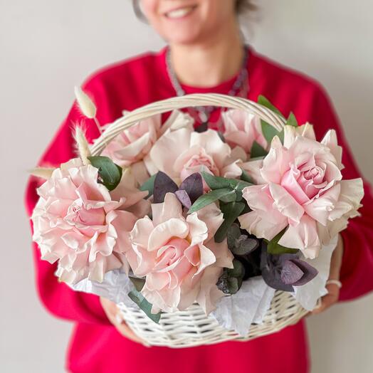 Корзина с французскими розами