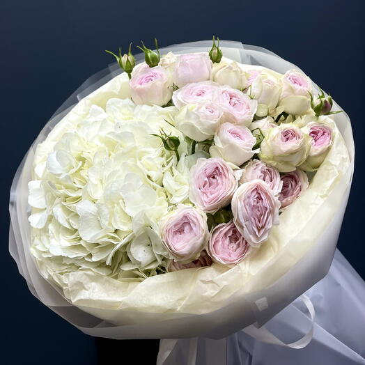 Букет пионовидная роза+гортензия