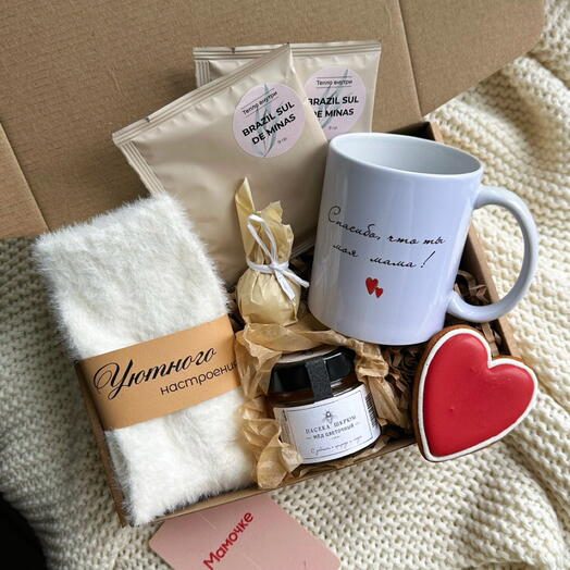 Подарочный набор с носочками, кружкой и кофе для мамы, бабушки