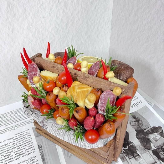Мясной букет в деревянном боксе