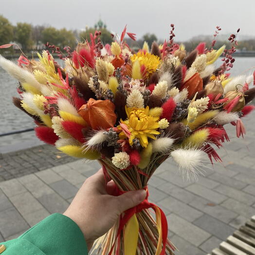 Букет из сухоцветов в осенней гамме