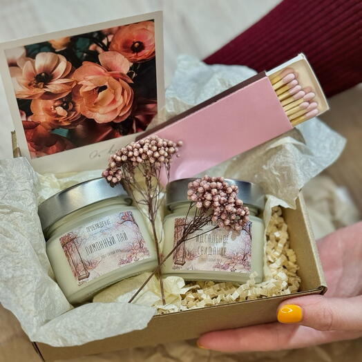 Подарочный набор с ароматическими свечами для любимой
