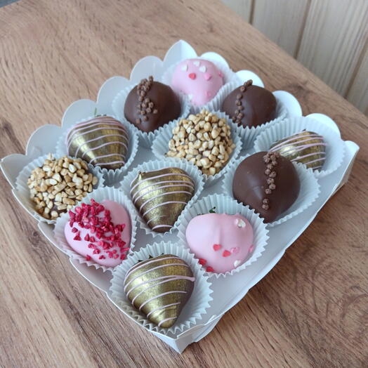 Набор из клубники в шоколаде 12 шт