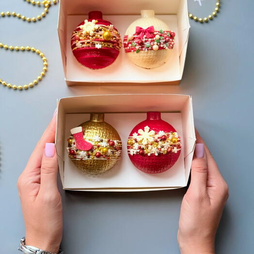 Два набора по две шоколадные бомбочки Новогодние