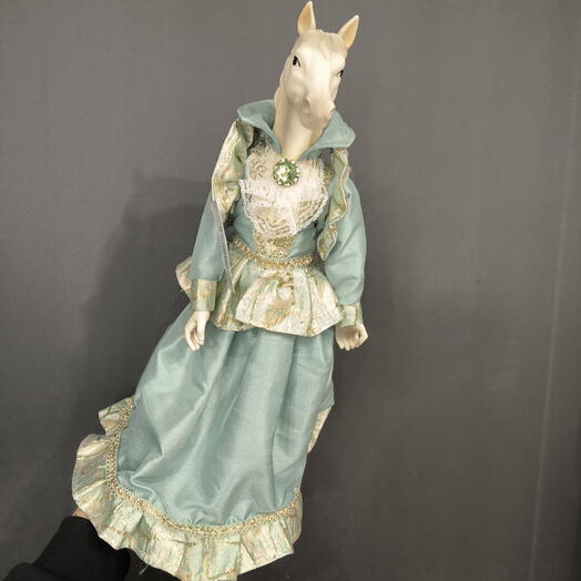 Лошадь в платье