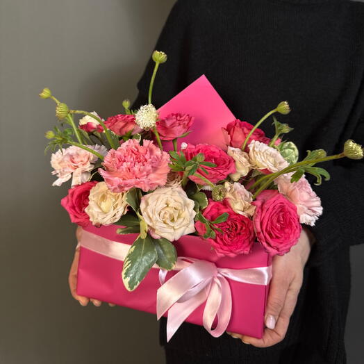 🌸Яркая композиция в конверте ( розы кустовые,  диантусы)