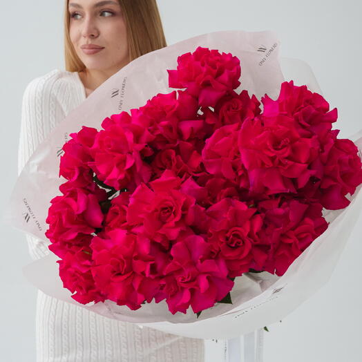 Яркий букет из 21 французской розы