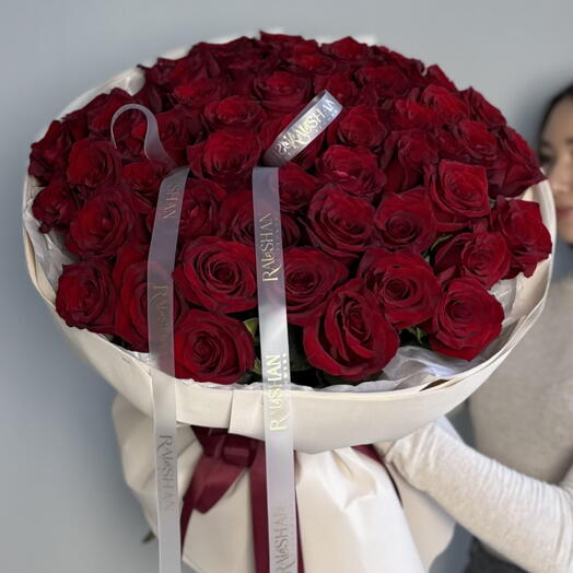 51 қызыл раушаннан тұратын букет