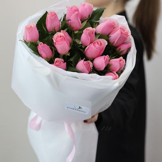 19 қызғылт раушан безендірілген