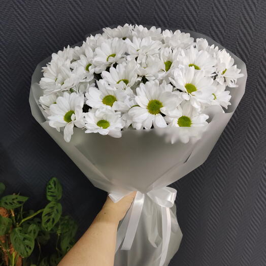 Воздушный букет ромашковых хризантем