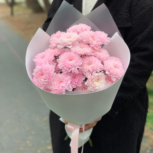 «Милашка» - фирменный букет розовых хризантем в белом фоамиране 🌸