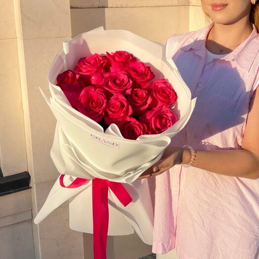 Букет из малиновых роз