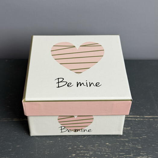 Подарочная коробка с сердечками 9/9/5