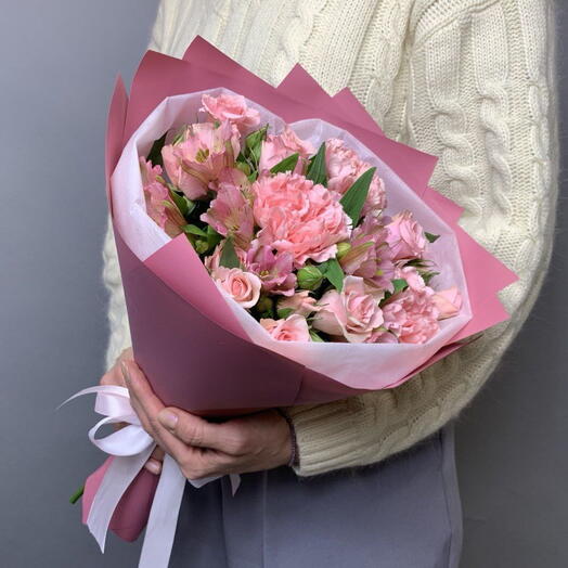 Букет из альстромерии, кустовой розы и гвоздики Малинка les fleur (В0016)