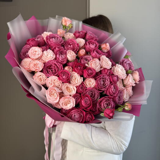 Bouquet of peony-shaped bush roses "Love"