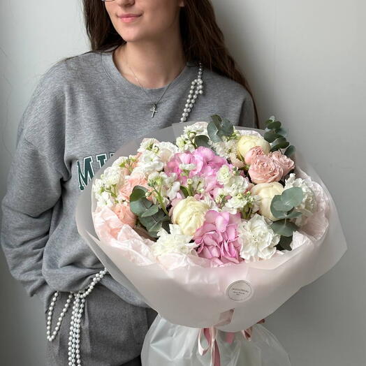 Букет с пионами