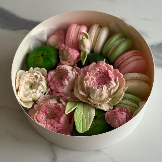 Набор зефира и макарон «Нежность»