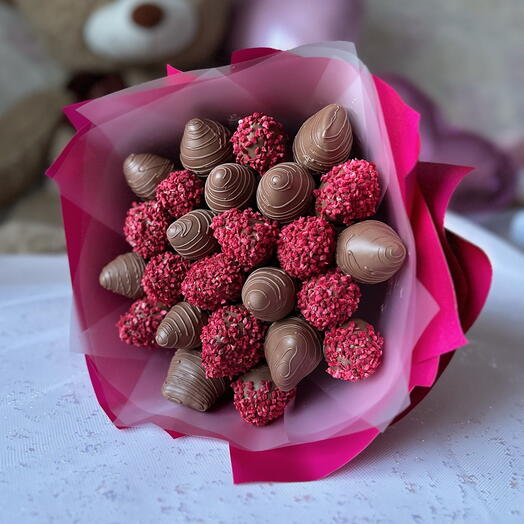Букет из клубники в шоколаде «Фуксия» 🎀