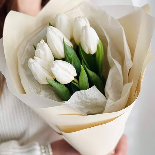 Букет белых тюльпанов