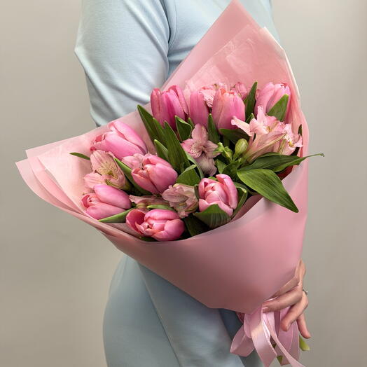 Букет из тюльпанов Экстра с альстромерией Розовые сны