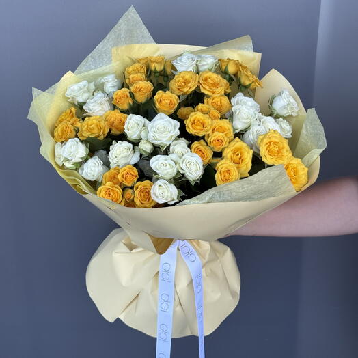 Rosas spray brancas e amarelas