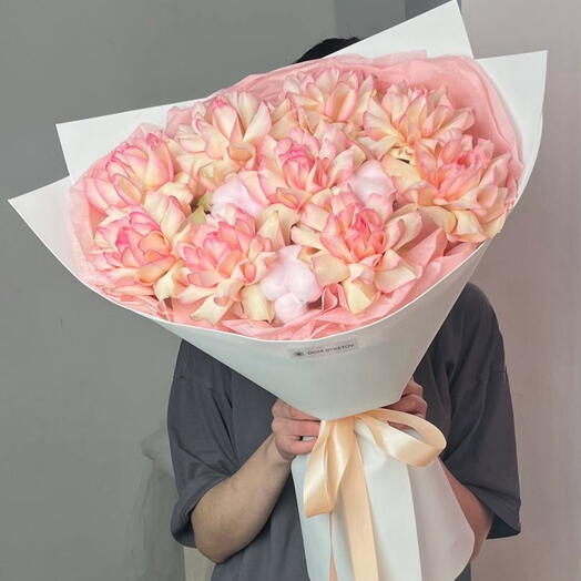 Ажурный букет из розочек