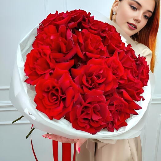 Монобукет из 17 ажурных красных роз