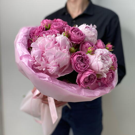 Букет «Ягодное мороженое» с пионами и кустовыми розами!😍🩷 Bloom room: большой выбор букетов в профиле магазина