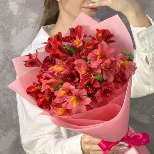 Яркий букет комплимент из альстромерий💗