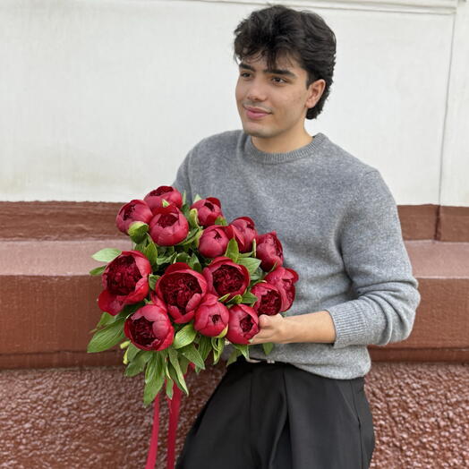 бордовые пионы