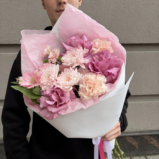 Букет «весенний» 🩷🌸 с французской розой, хризантемой  и диантусом 🌷