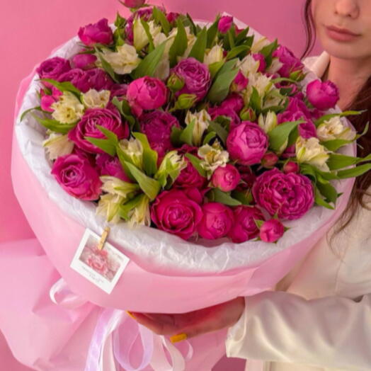 Букет XL из пион розы и белой альстромерии