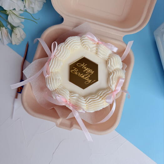 Бенто торт «Happy birthday» с бантиками