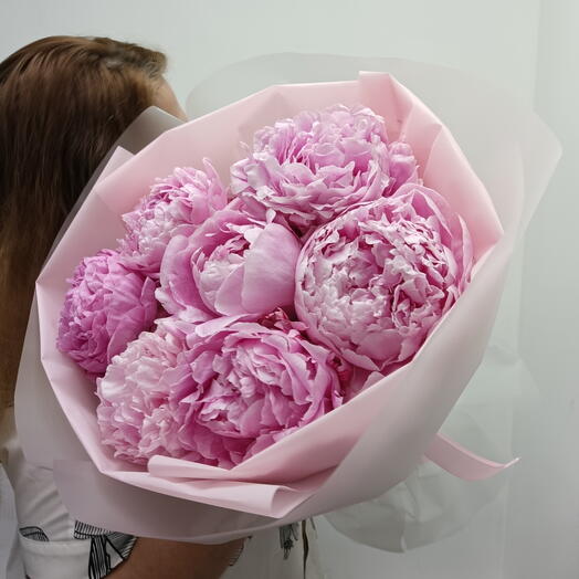 Букет из 7 ароматных пионов peony