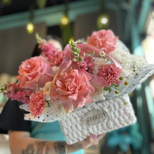 Шикарная корзинка с французскими розами🌸