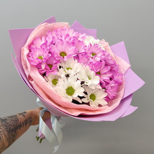 💐Букет из розовых и белых хризантем